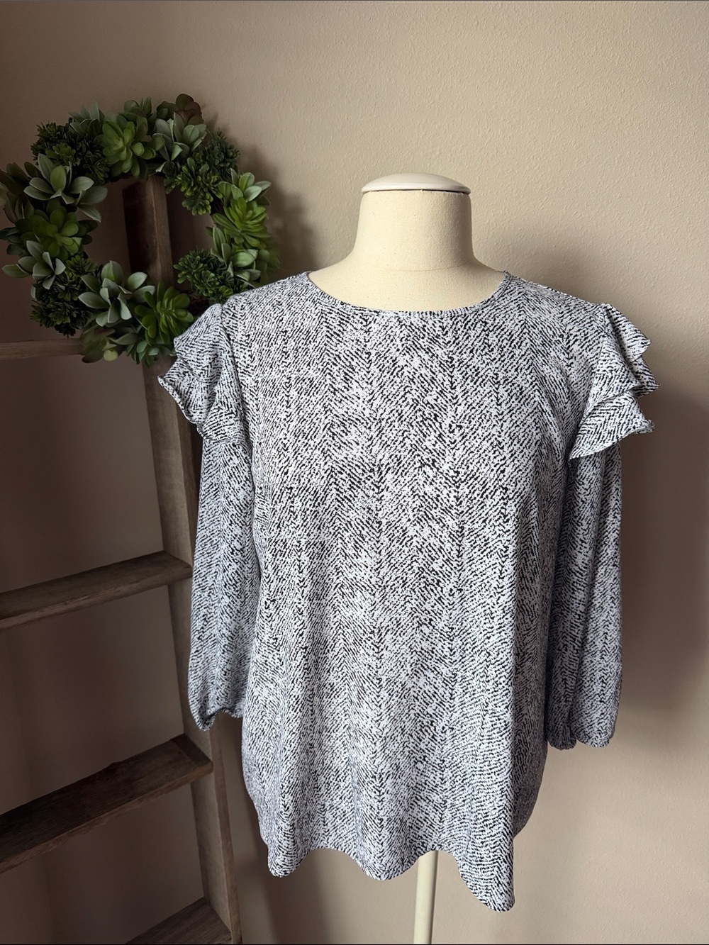 Apt. 9 dress blouse with ruffle sleeve